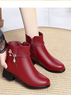 NWOB Orthopedic Genuine Leather and Faux Fur Lined Ankle Boots, Burgundy, Sz 8